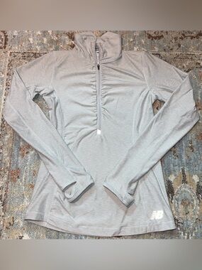 New Balance Women's Light Gray Half-Zip Long Sleeve Top
